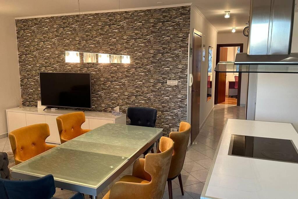 Apartment With Big Terrace Leon سبليت المظهر الخارجي الصورة